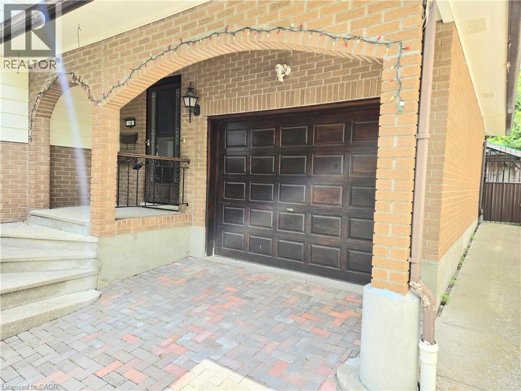 5-bedroom home for sale at 16 STEPHENS Court, Simcoe ON · photo 2 of 29