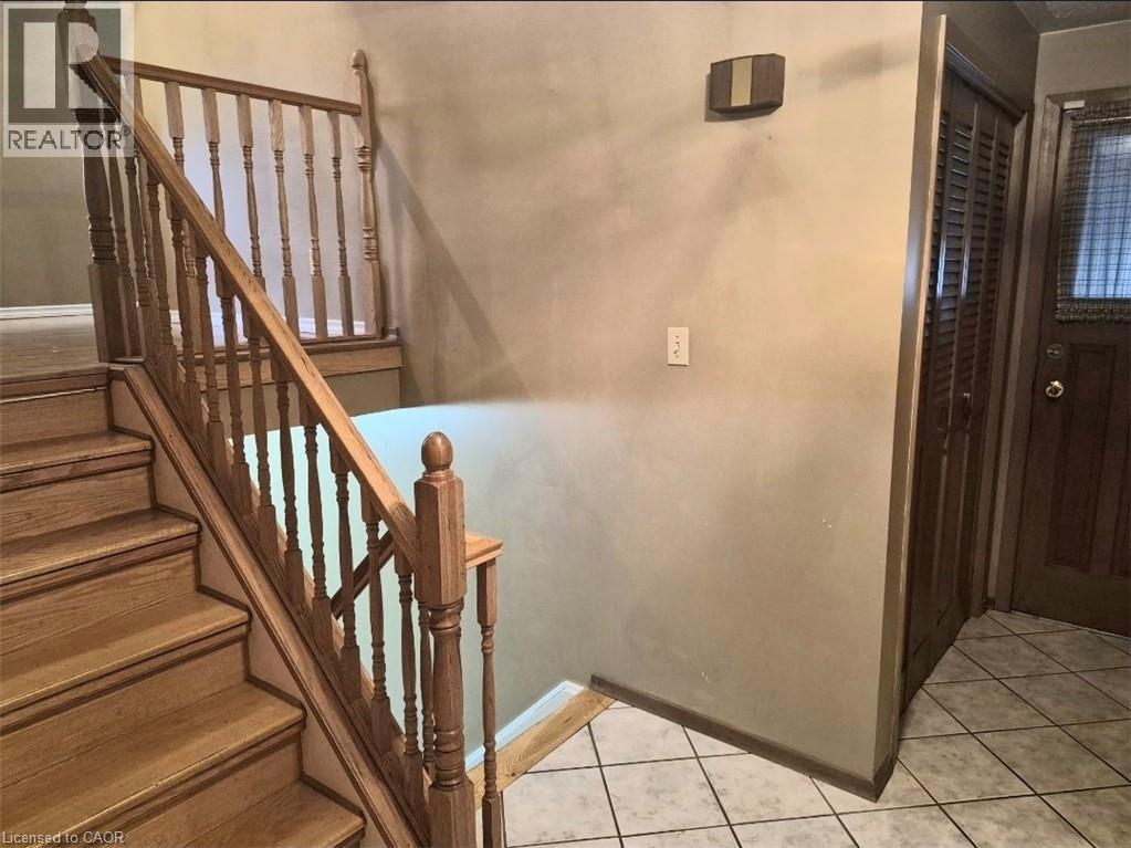 5-bedroom home for sale at 16 STEPHENS Court, Simcoe ON · photo 3 of 29