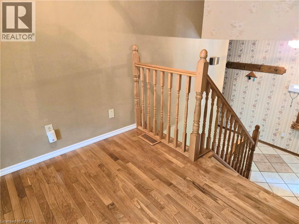 5-bedroom home for sale at 16 STEPHENS Court, Simcoe ON · photo 5 of 29