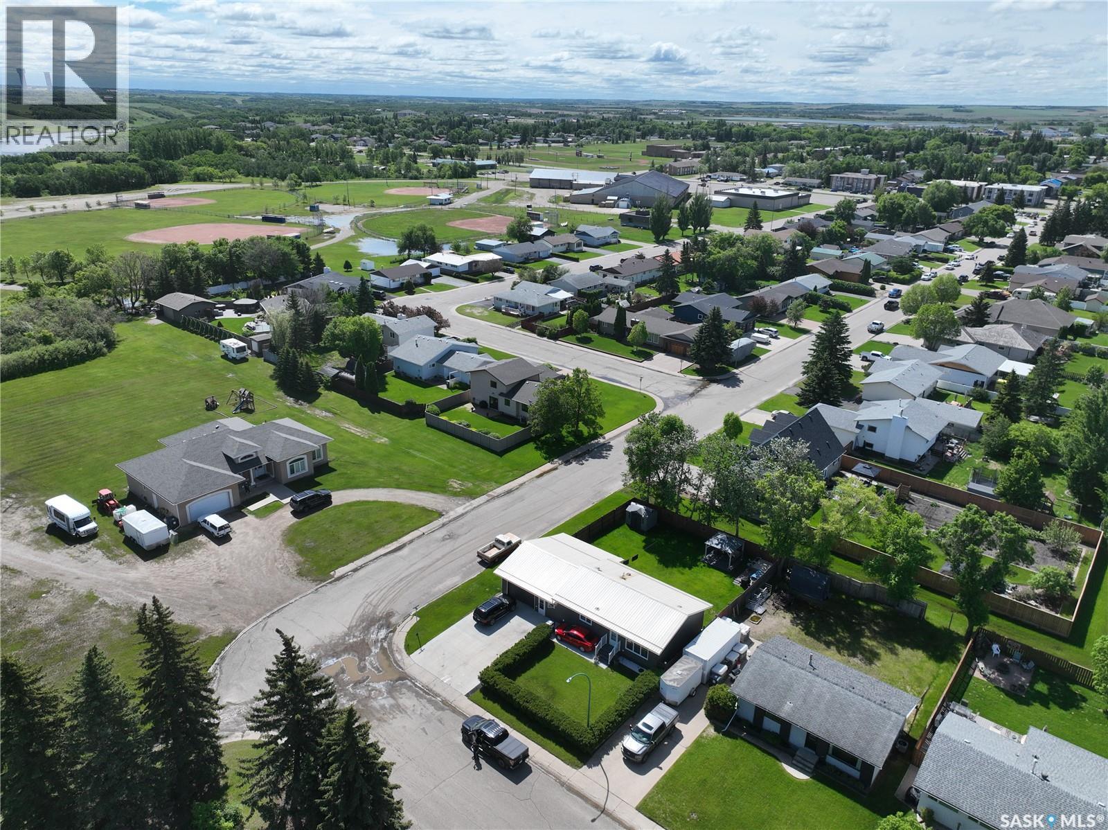 915 Maple DRIVE - 24