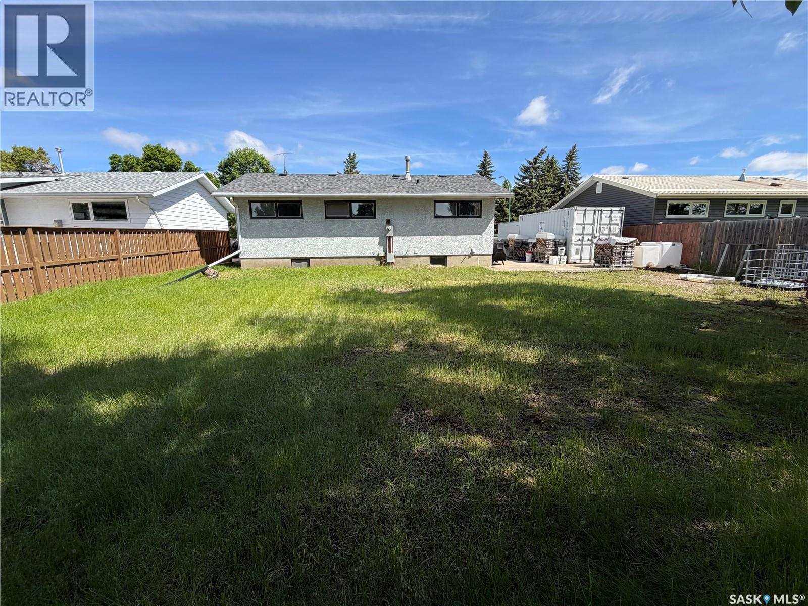 915 Maple DRIVE - 3