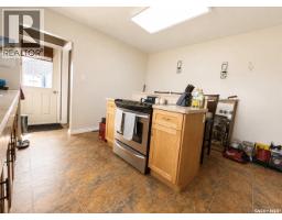 Laundry room - 915 Maple Drive, Esterhazy, SK S0A0X0 Photo 8