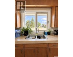 915 Maple Drive, Esterhazy, SK S0A0X0 Photo 9