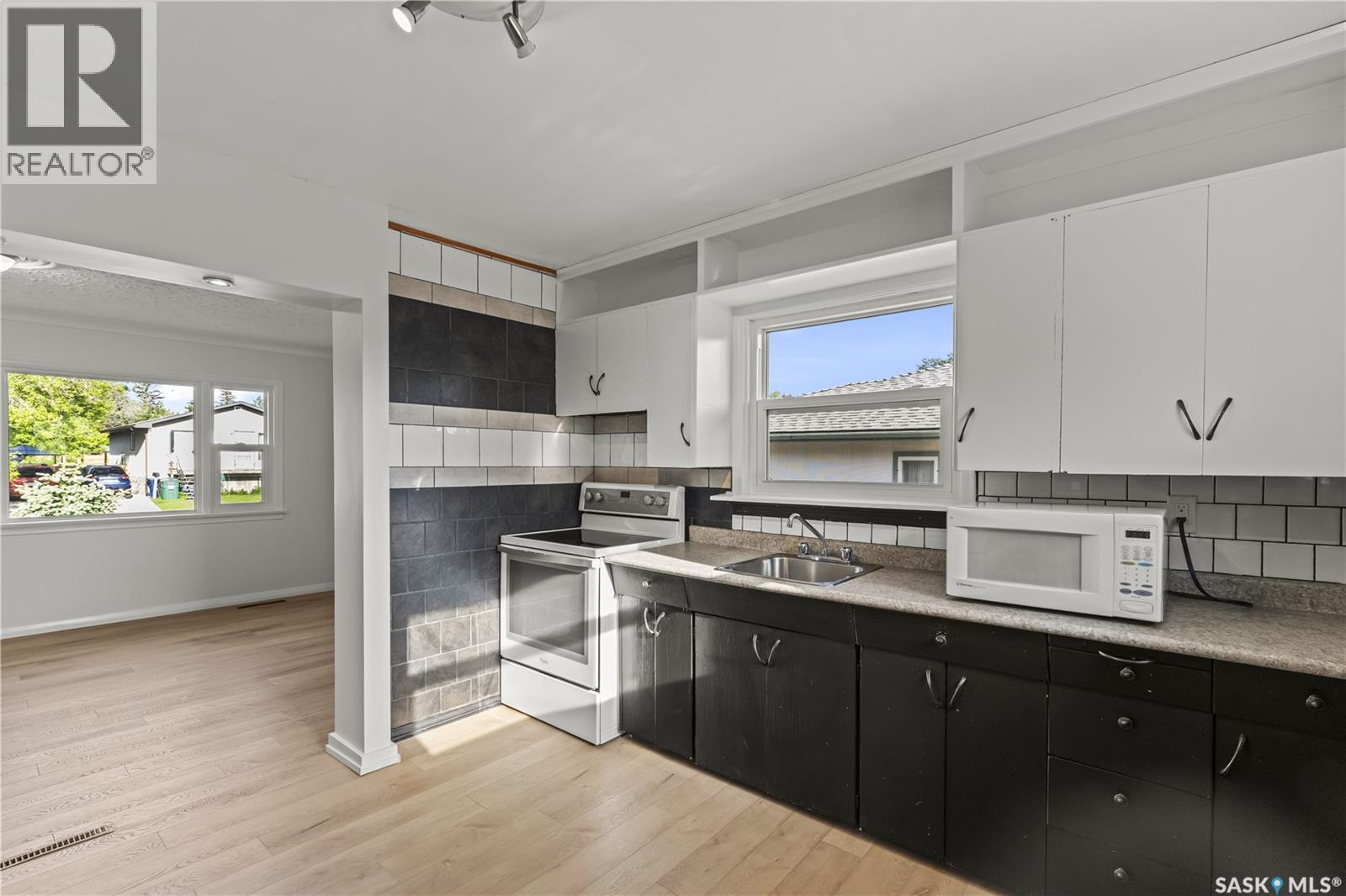 325 V AVENUE S - 4