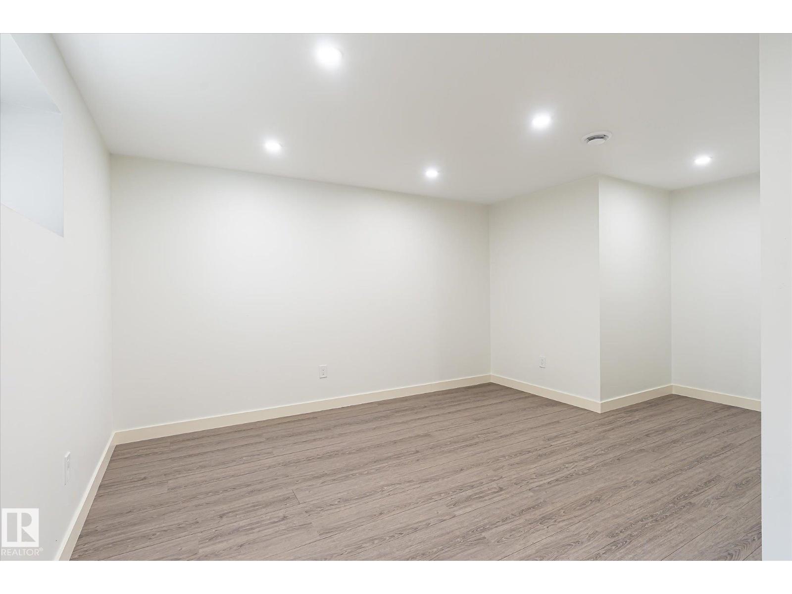 9039 219 ST NW - 32