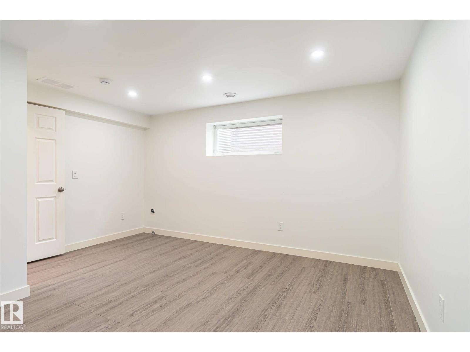9039 219 ST NW - 34
