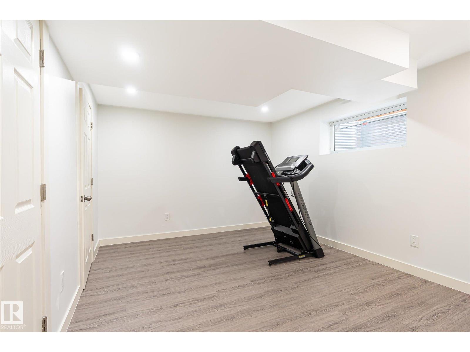 9039 219 ST NW - 35