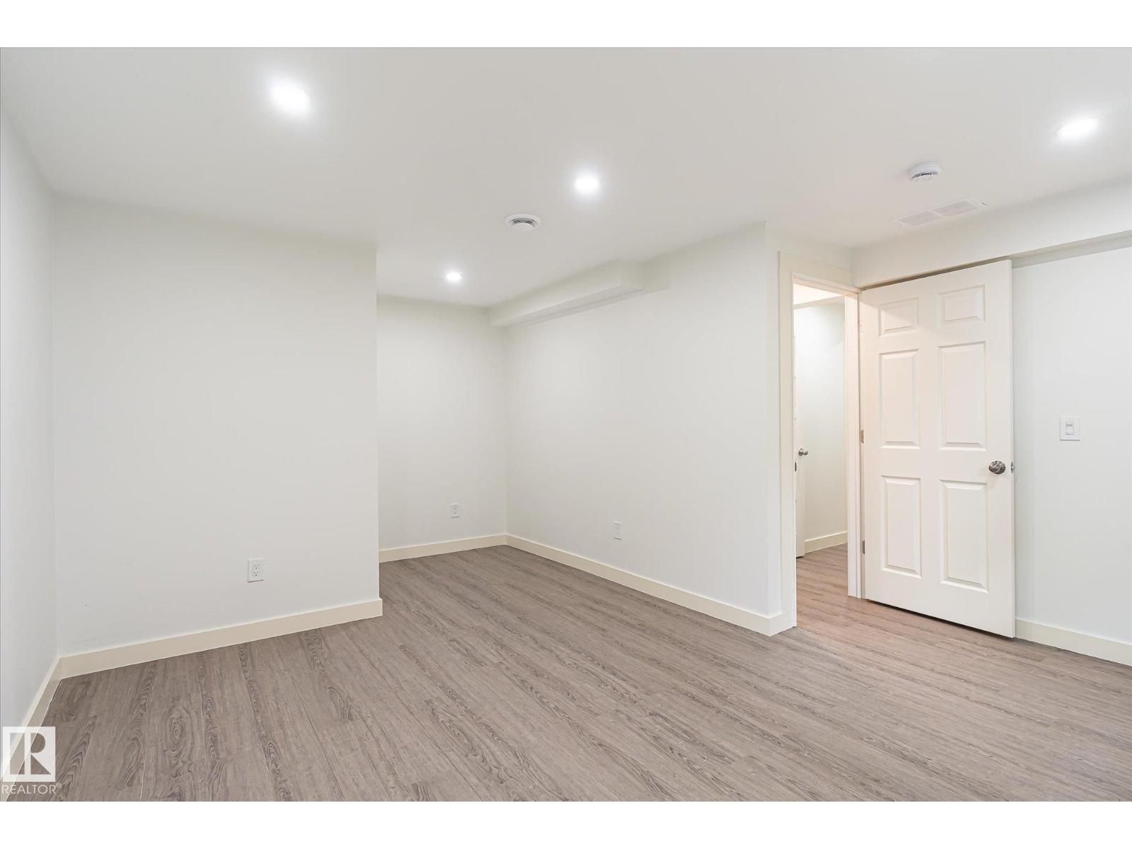 9039 219 ST NW - 33