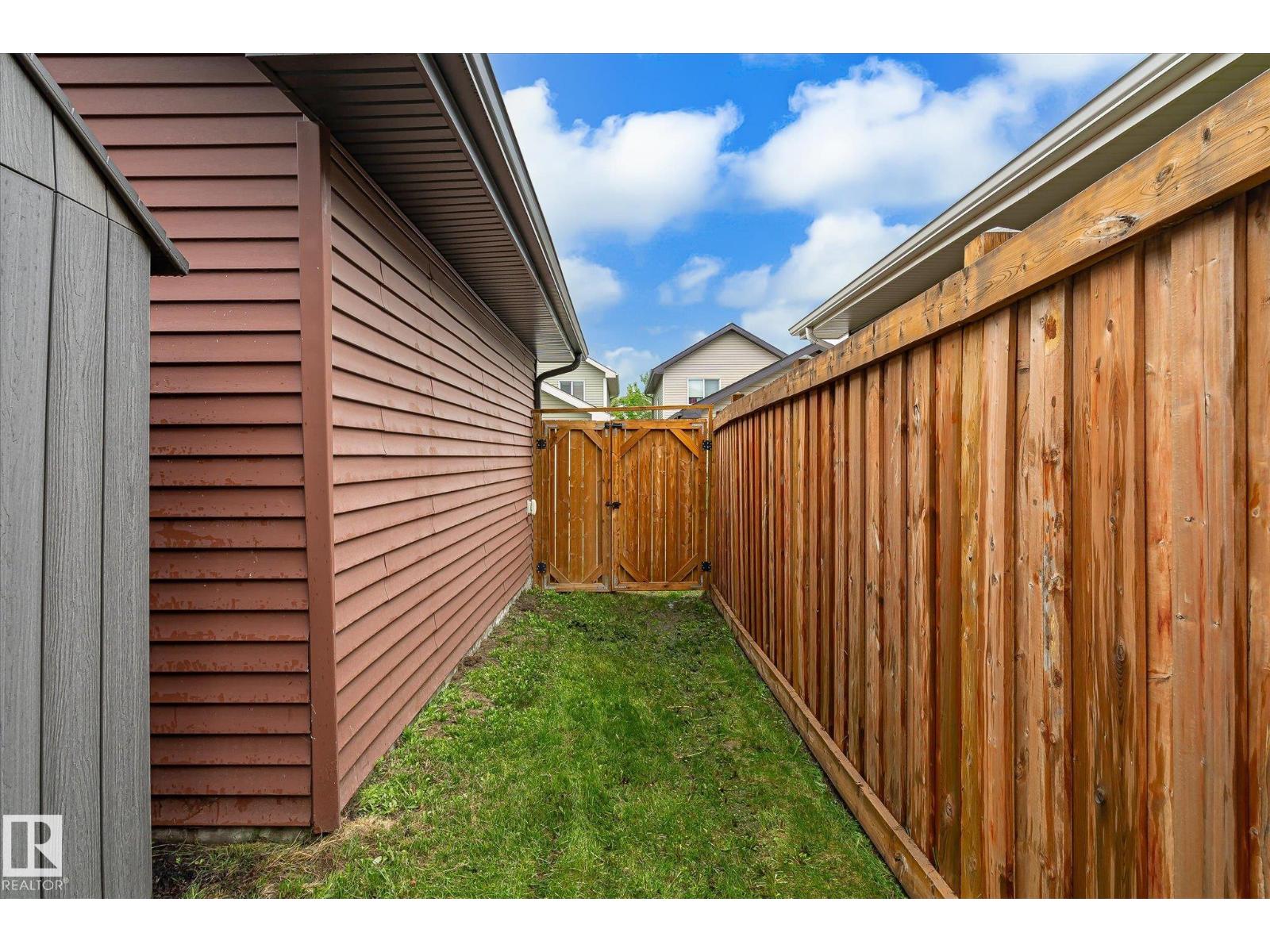 9039 219 ST NW - 45