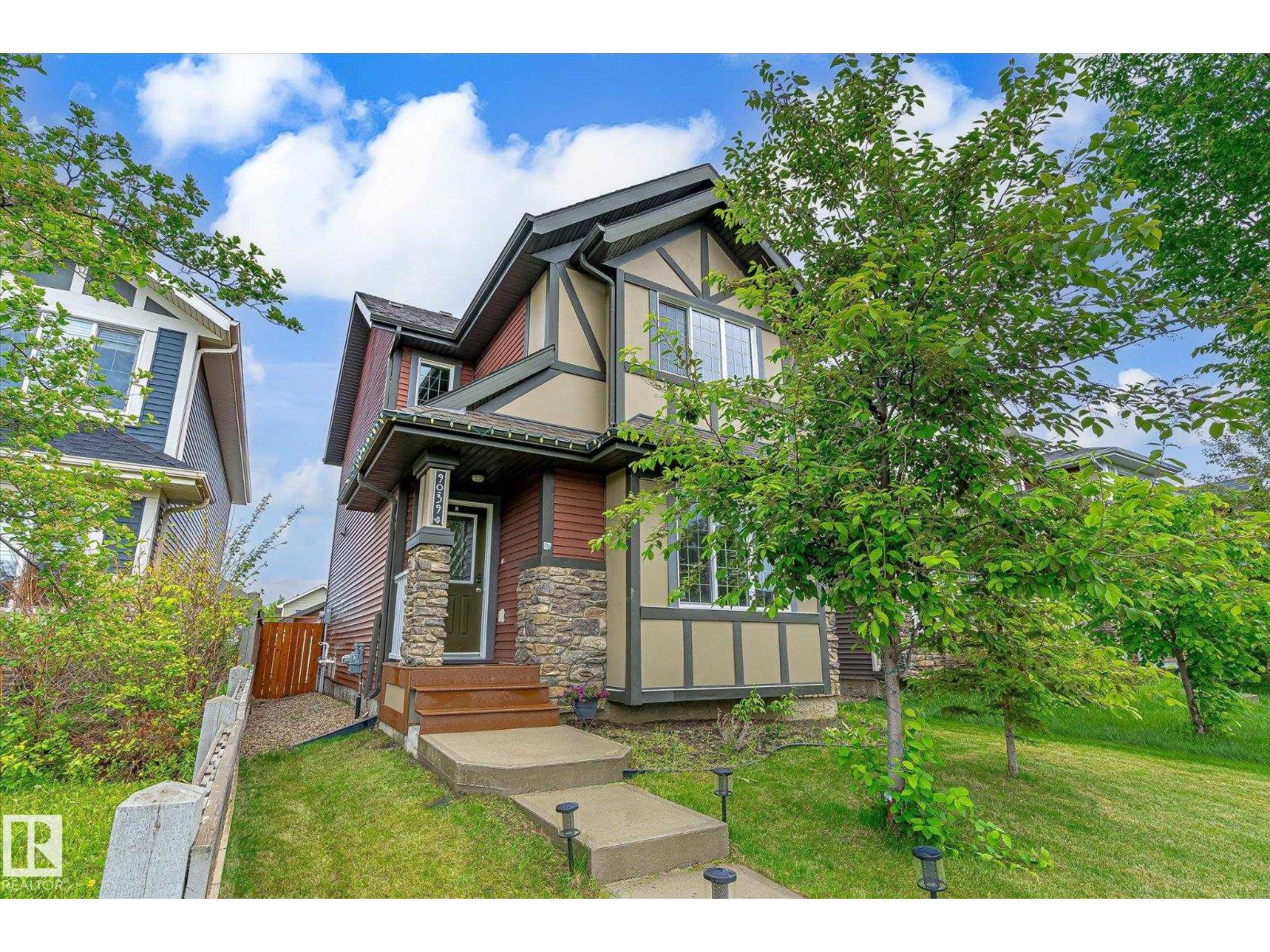 9039 219 ST NW - 4