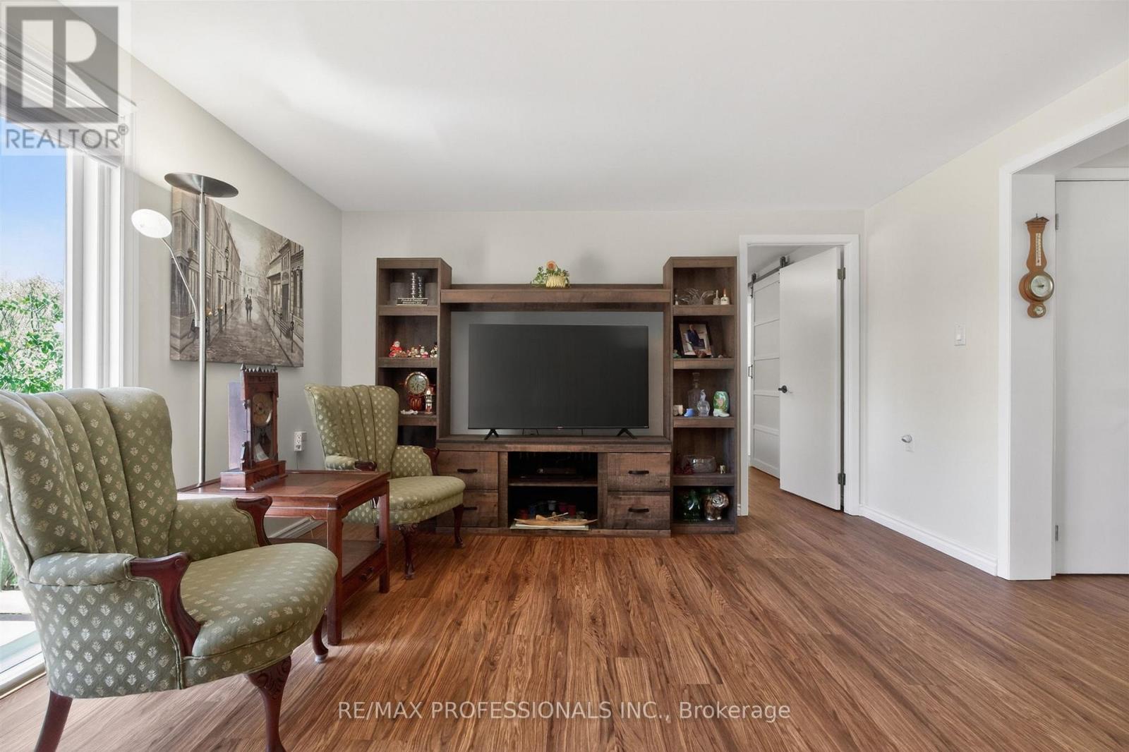 7 TAMARACK COURT - 10