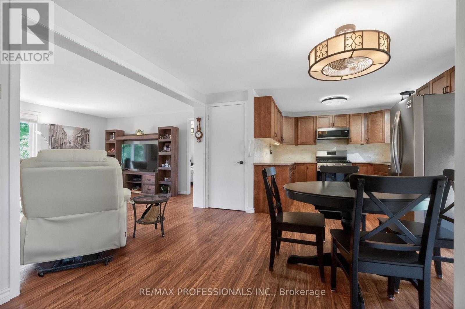 7 TAMARACK COURT - 14