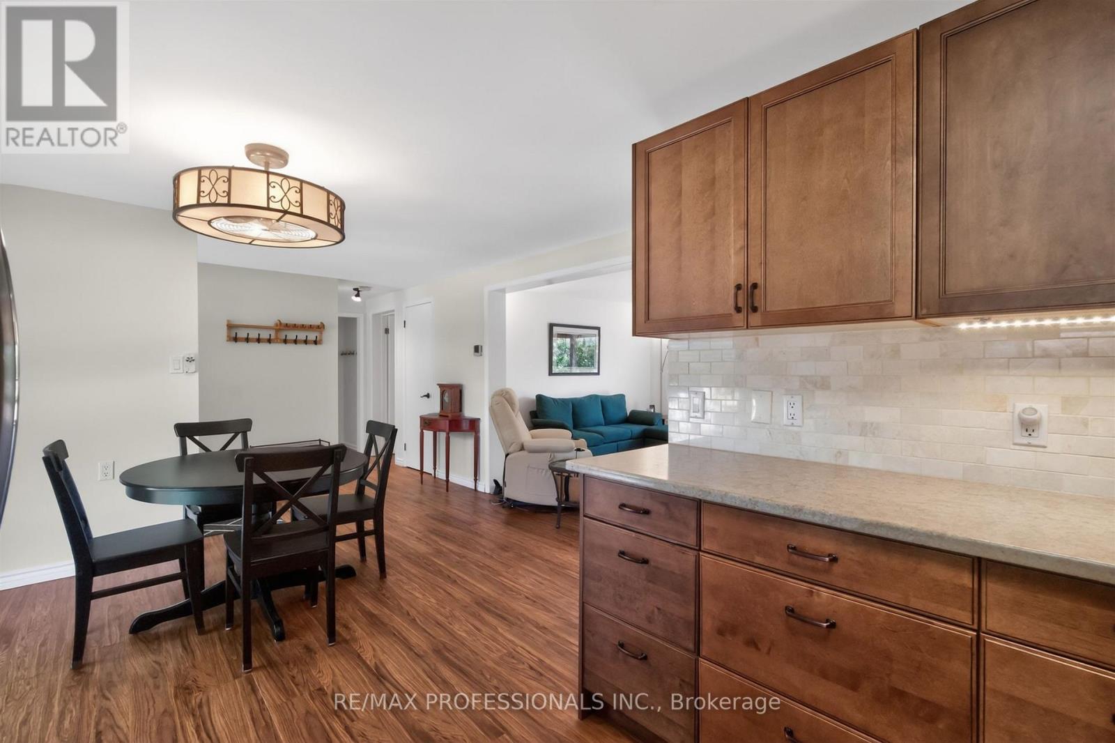 7 TAMARACK COURT - 16