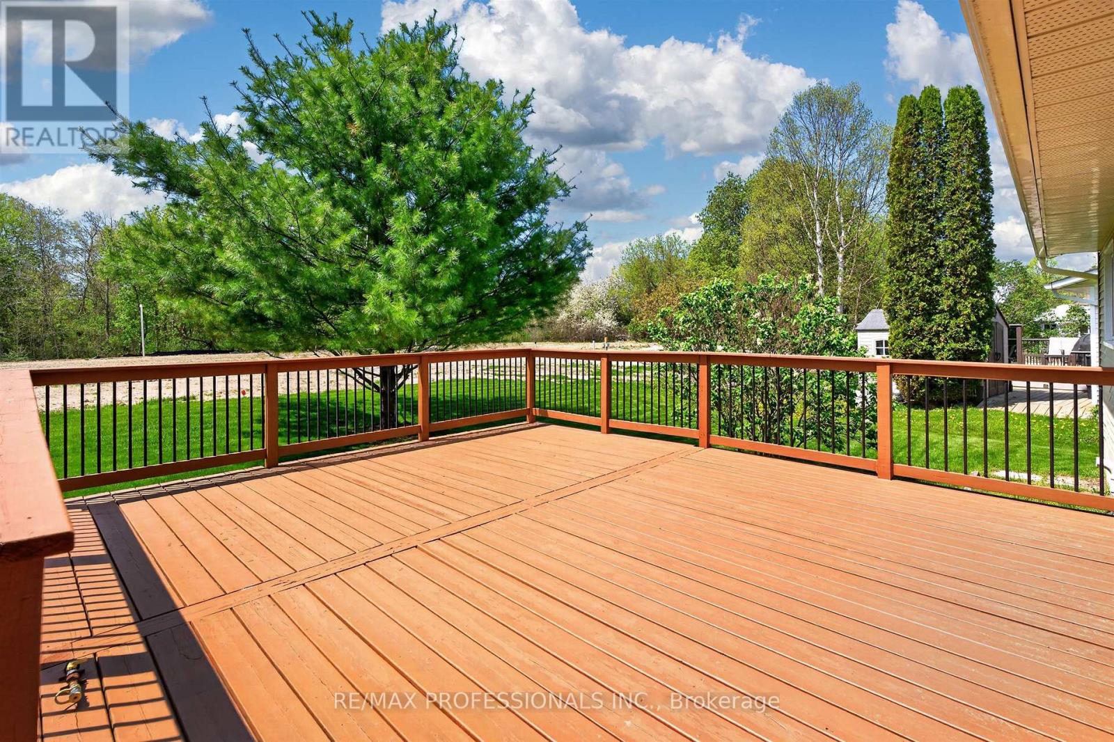 7 TAMARACK COURT - 28