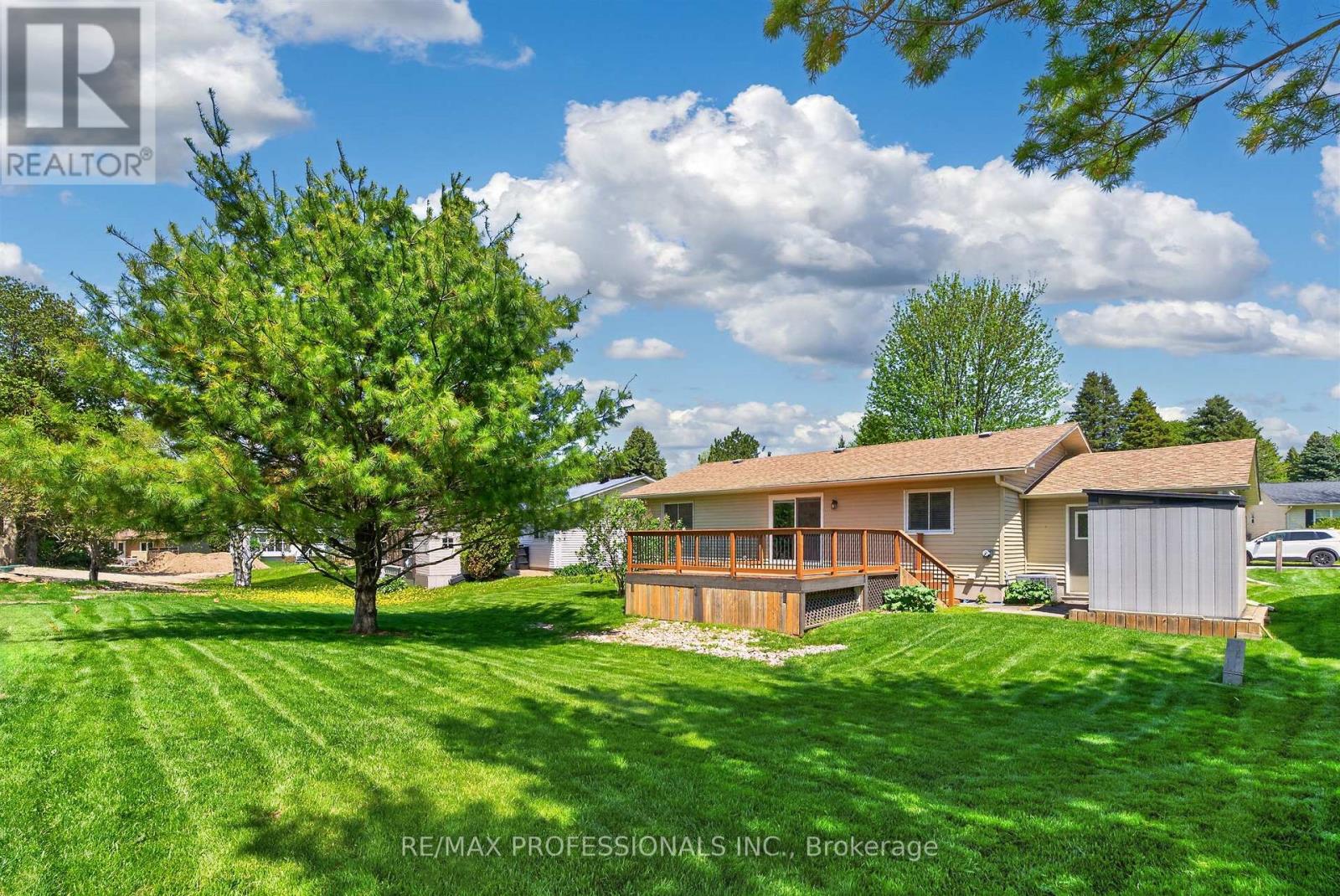 7 TAMARACK COURT - 30