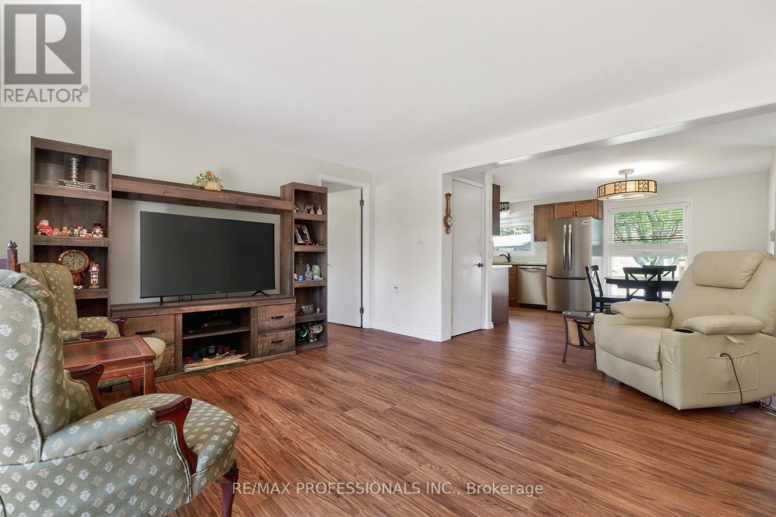 7 TAMARACK COURT - 9