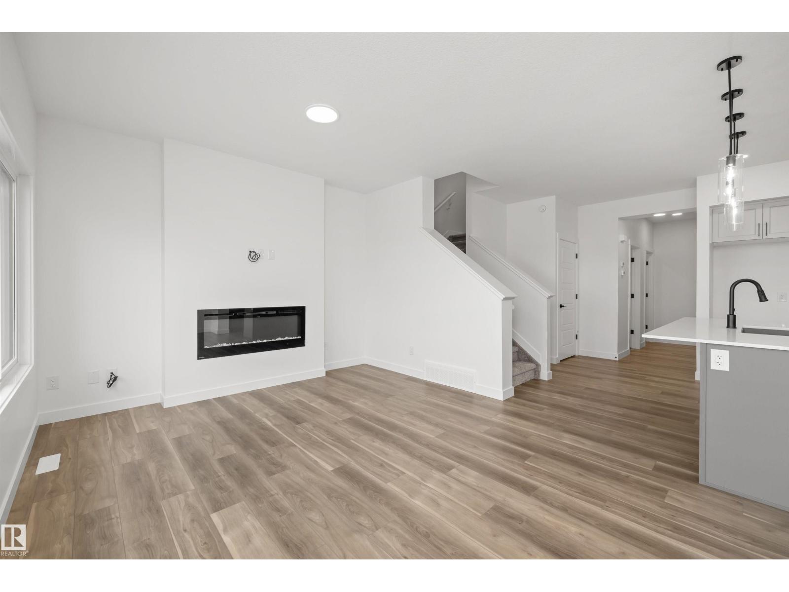 8608 183 AV NW - 17