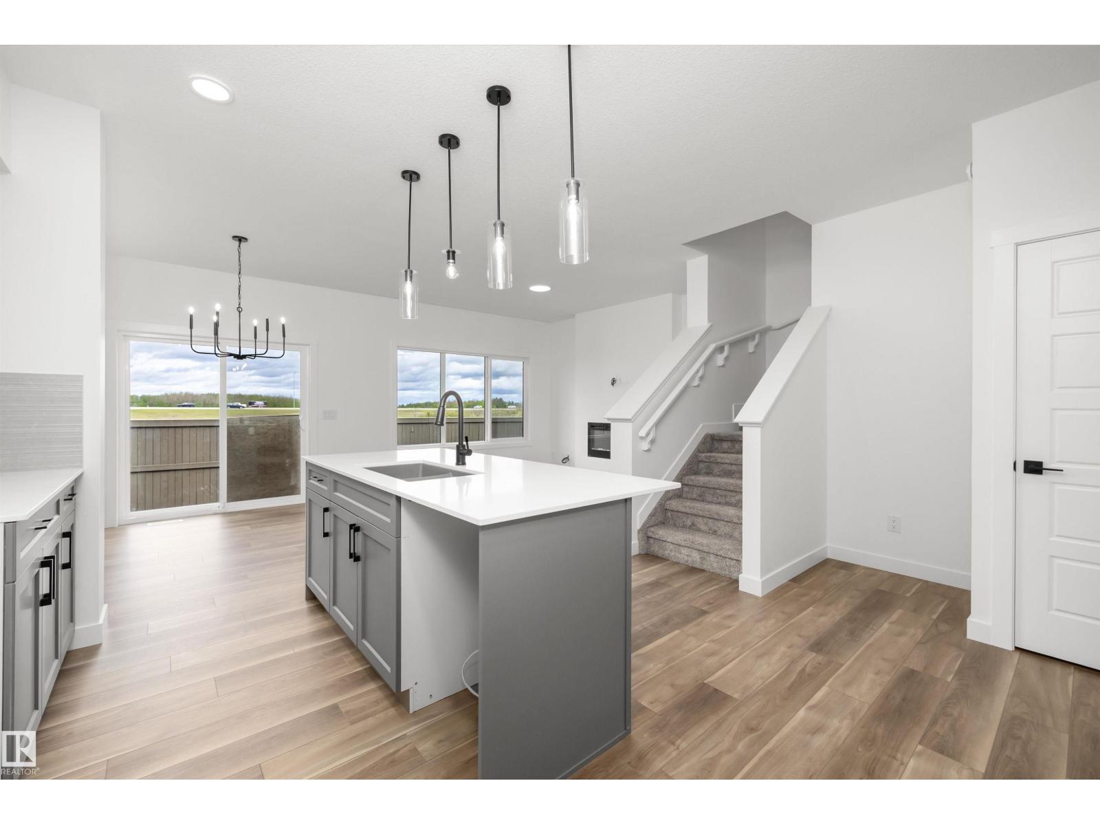 8608 183 AV NW - 14