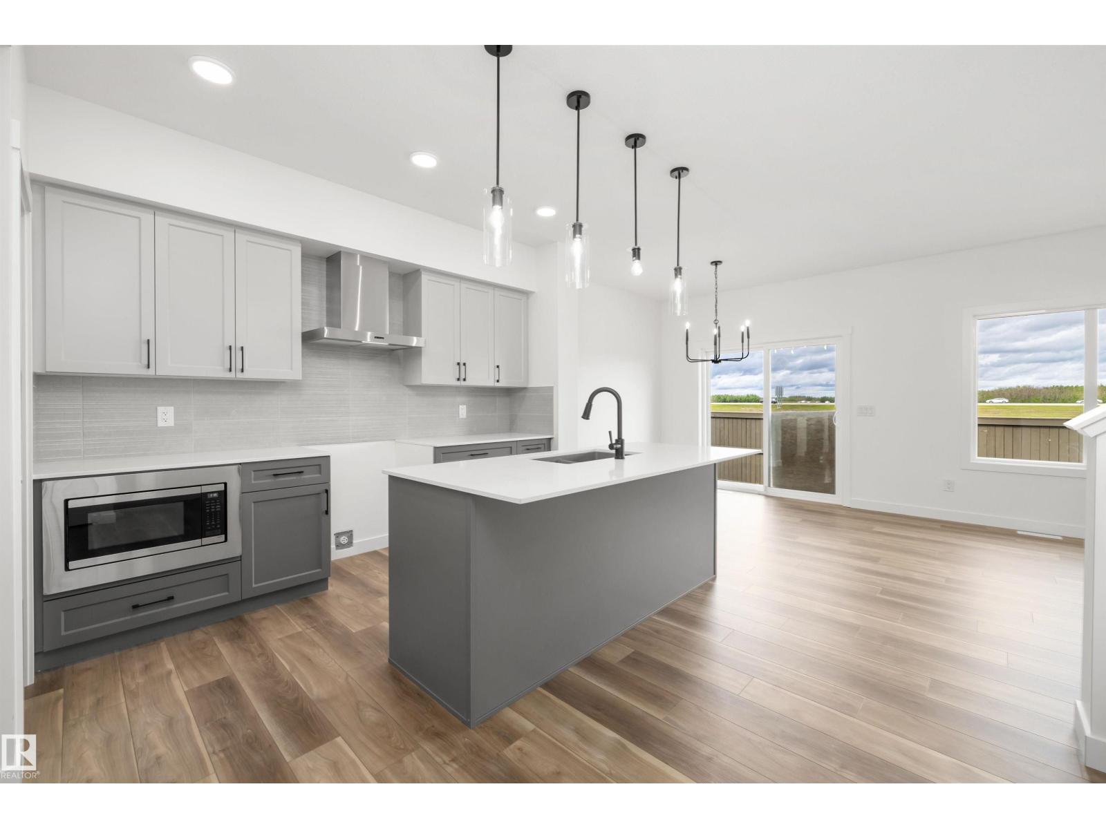 8608 183 AV NW - 9