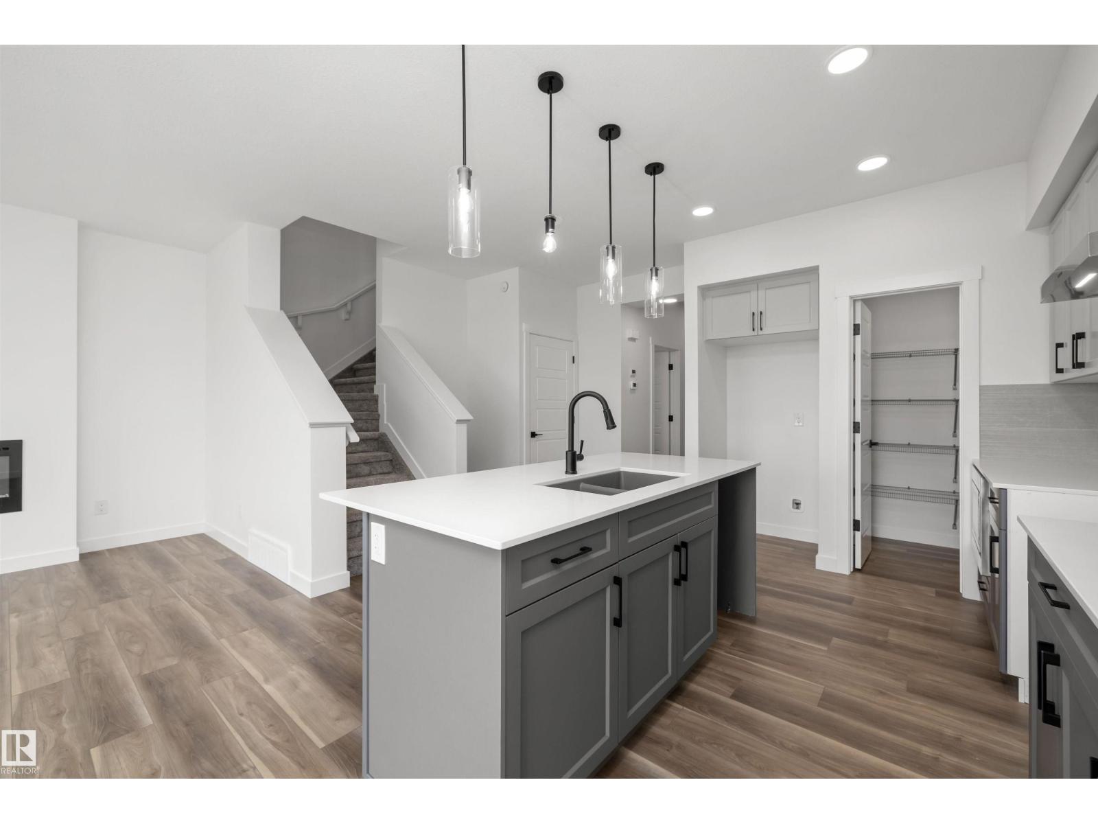 8608 183 AV NW - 12