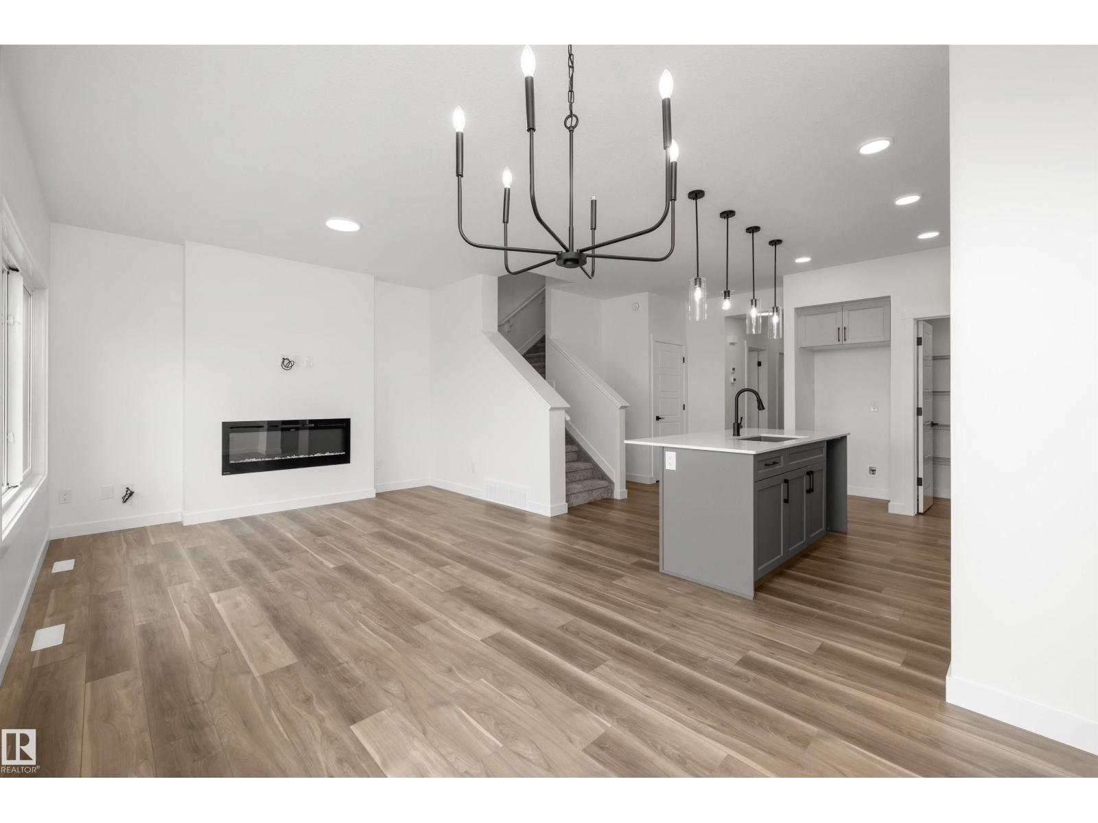 8608 183 AV NW - 16