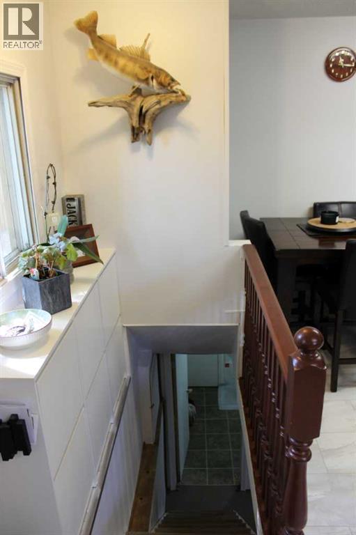31 Spruce Avenue W — photo 33