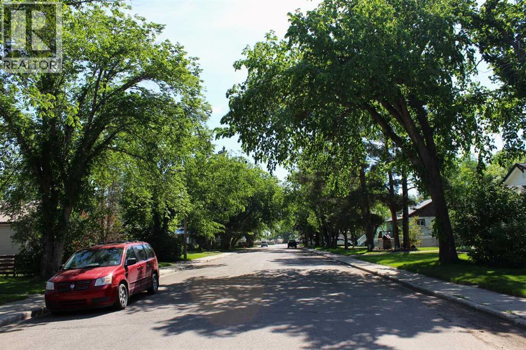 31 Spruce Avenue W — photo 8
