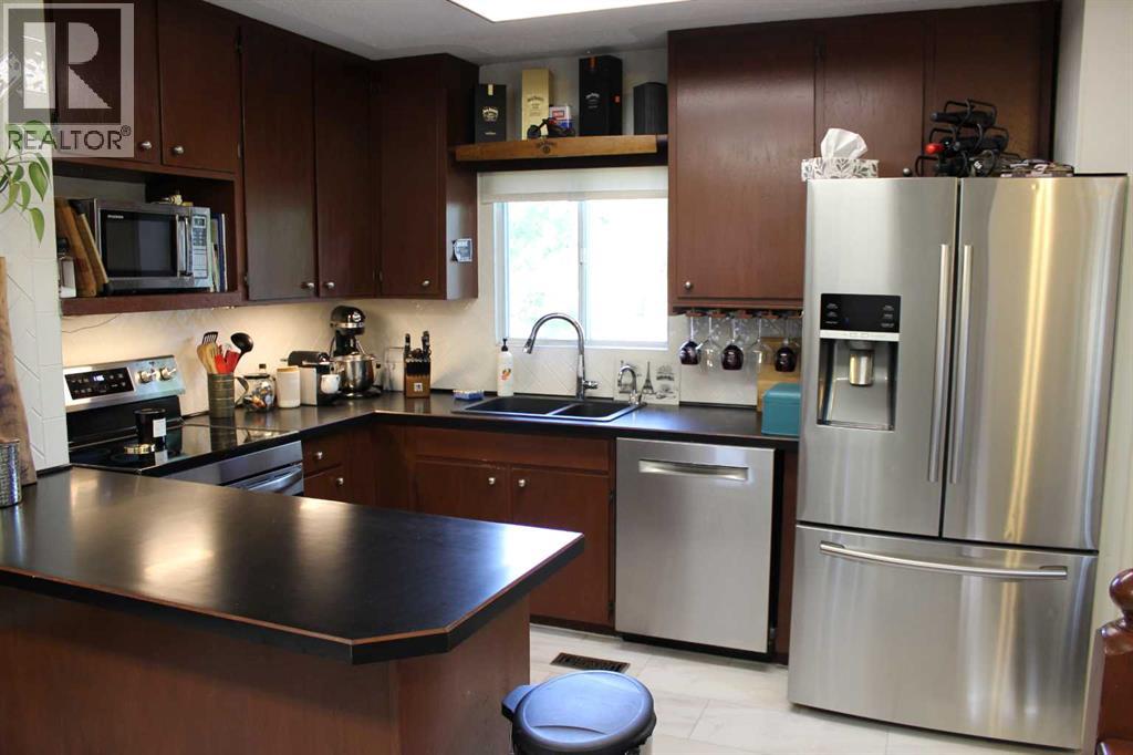 31 Spruce Avenue W — photo 20