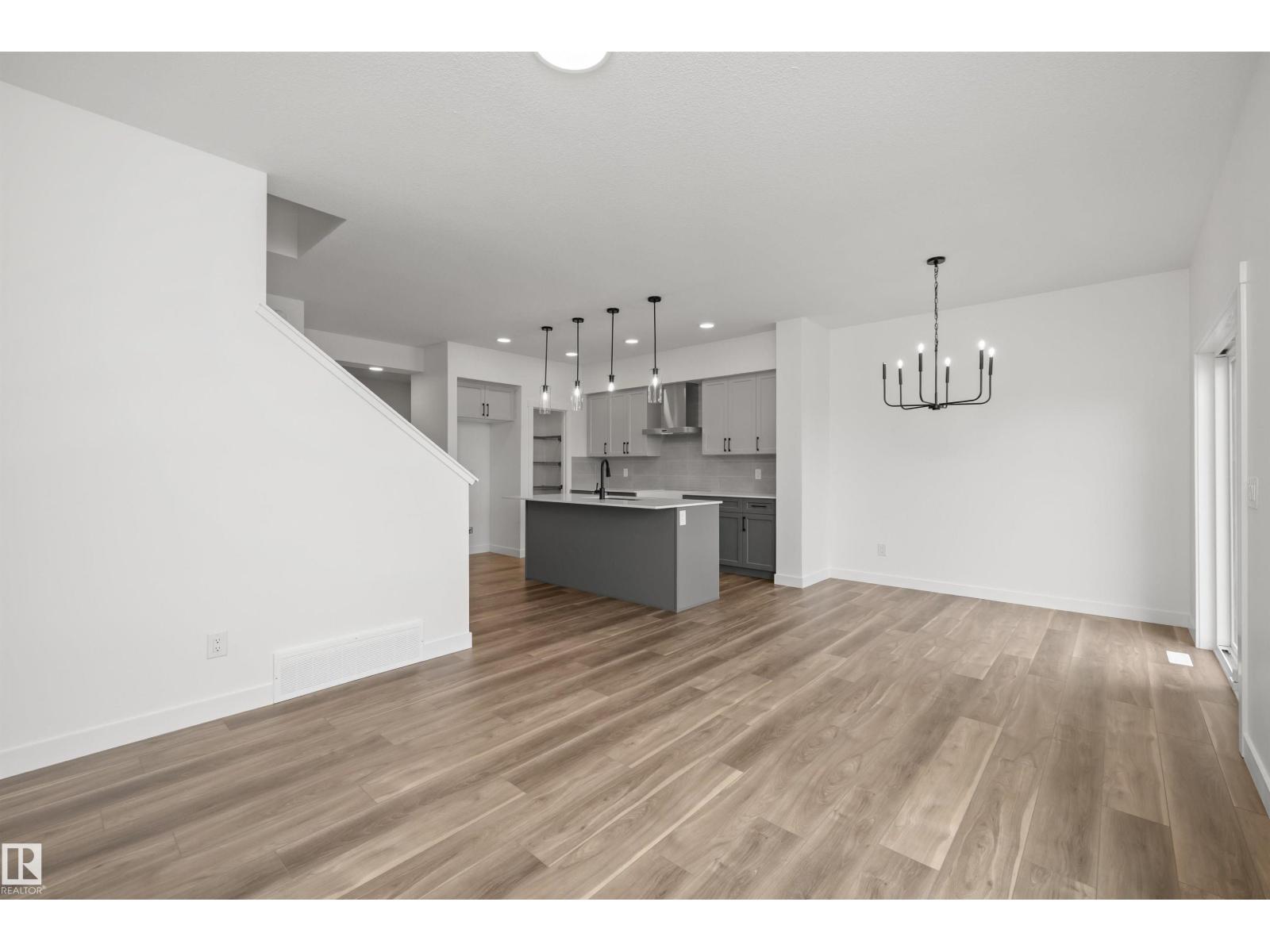 8608 183 AV NW - 19