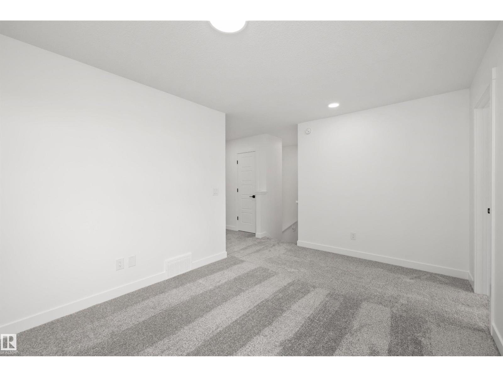 8608 183 AV NW - 24