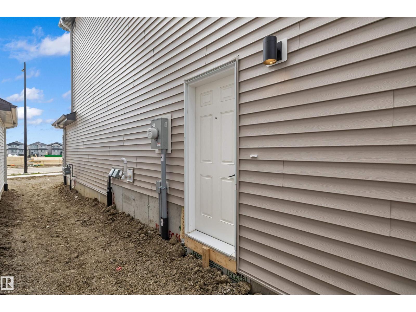 8608 183 AV NW - 42