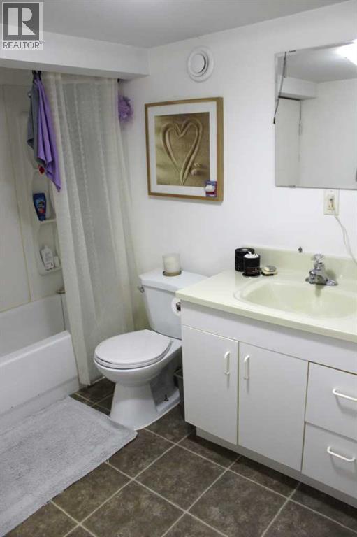 31 Spruce Avenue W — photo 34