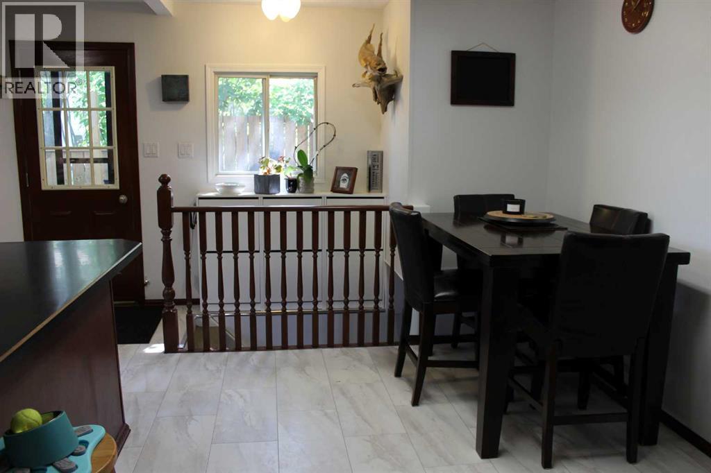 31 Spruce Avenue W — photo 21