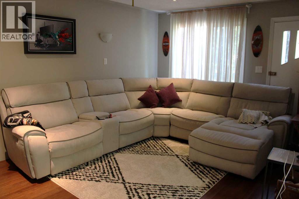 31 Spruce Avenue W — photo 23