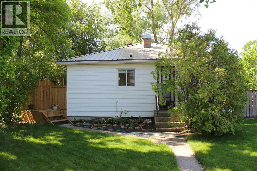 31 Spruce Avenue W — photo 37