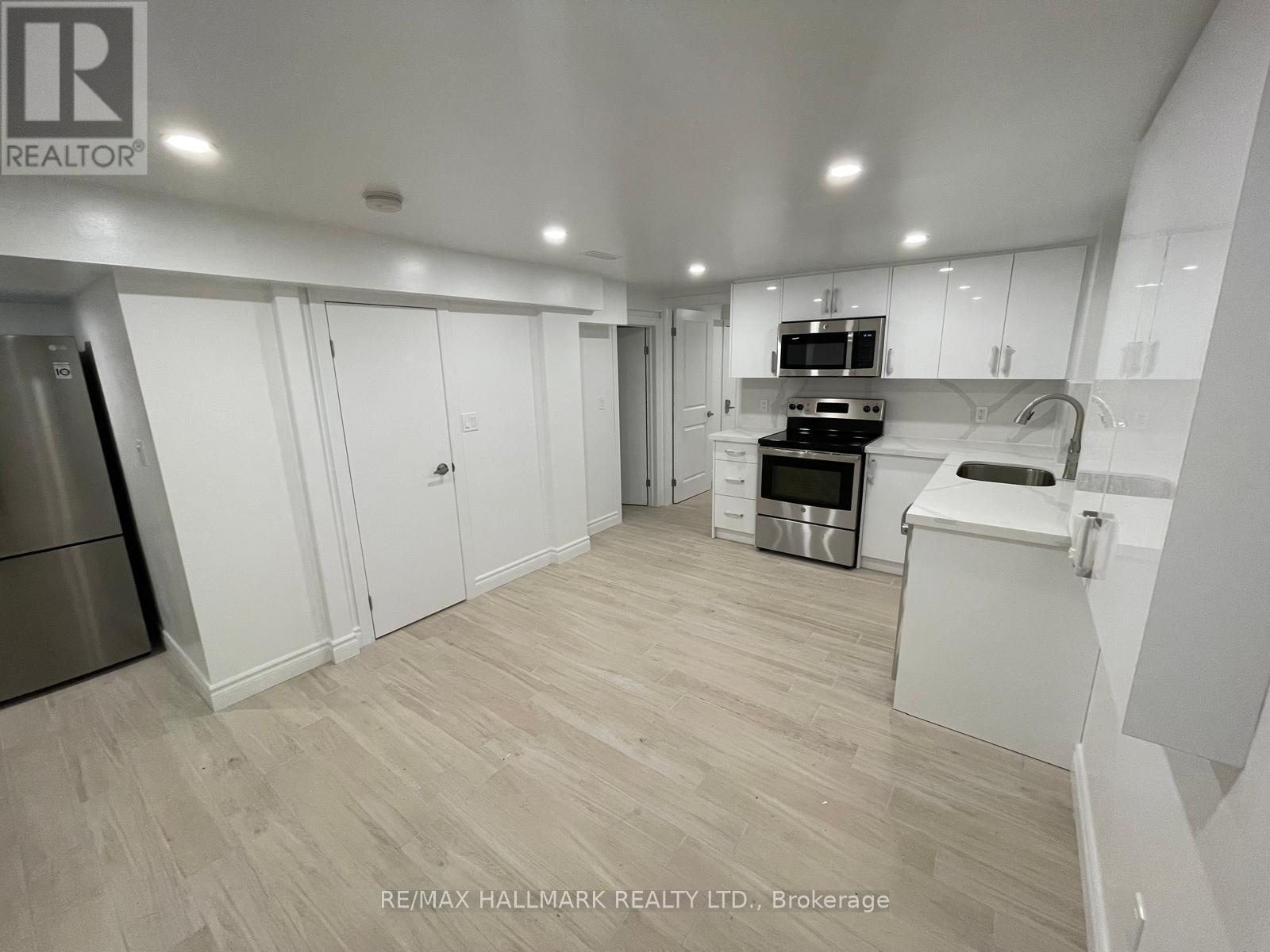 Updated kitchen, flooring and potlights