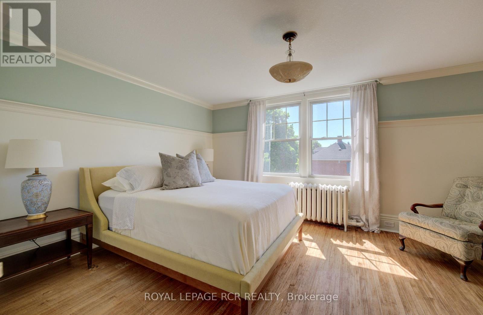287 FERGUS STREET N - 32