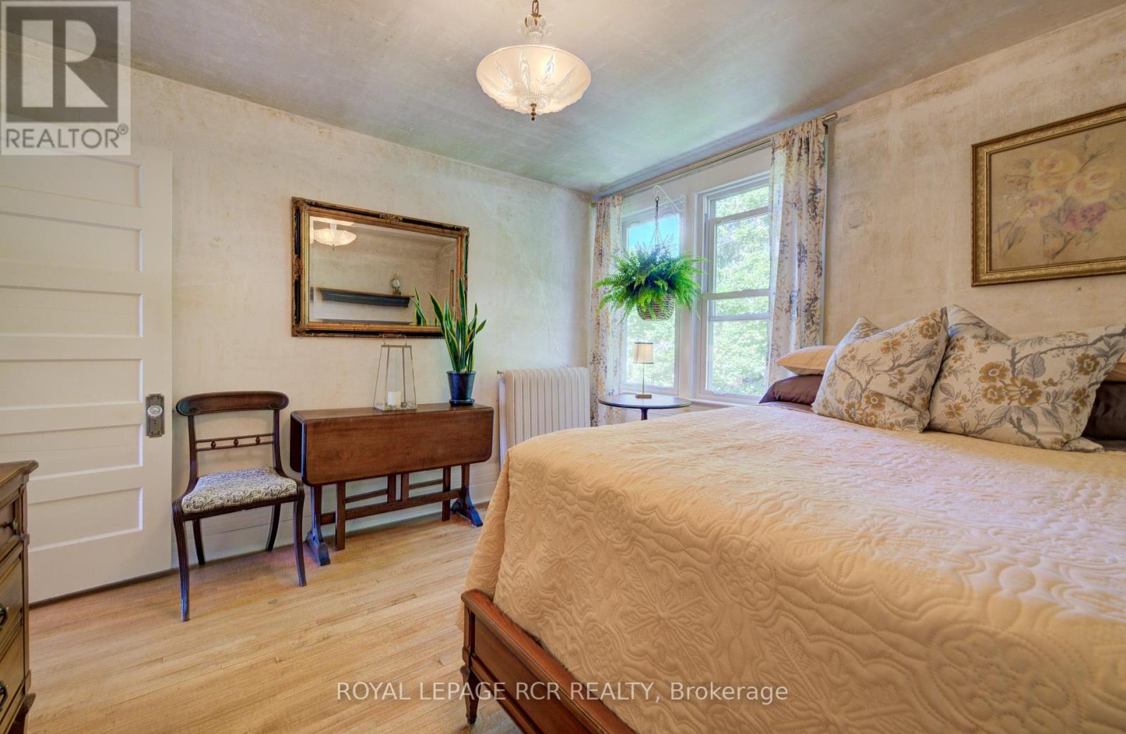 287 FERGUS STREET N - 35
