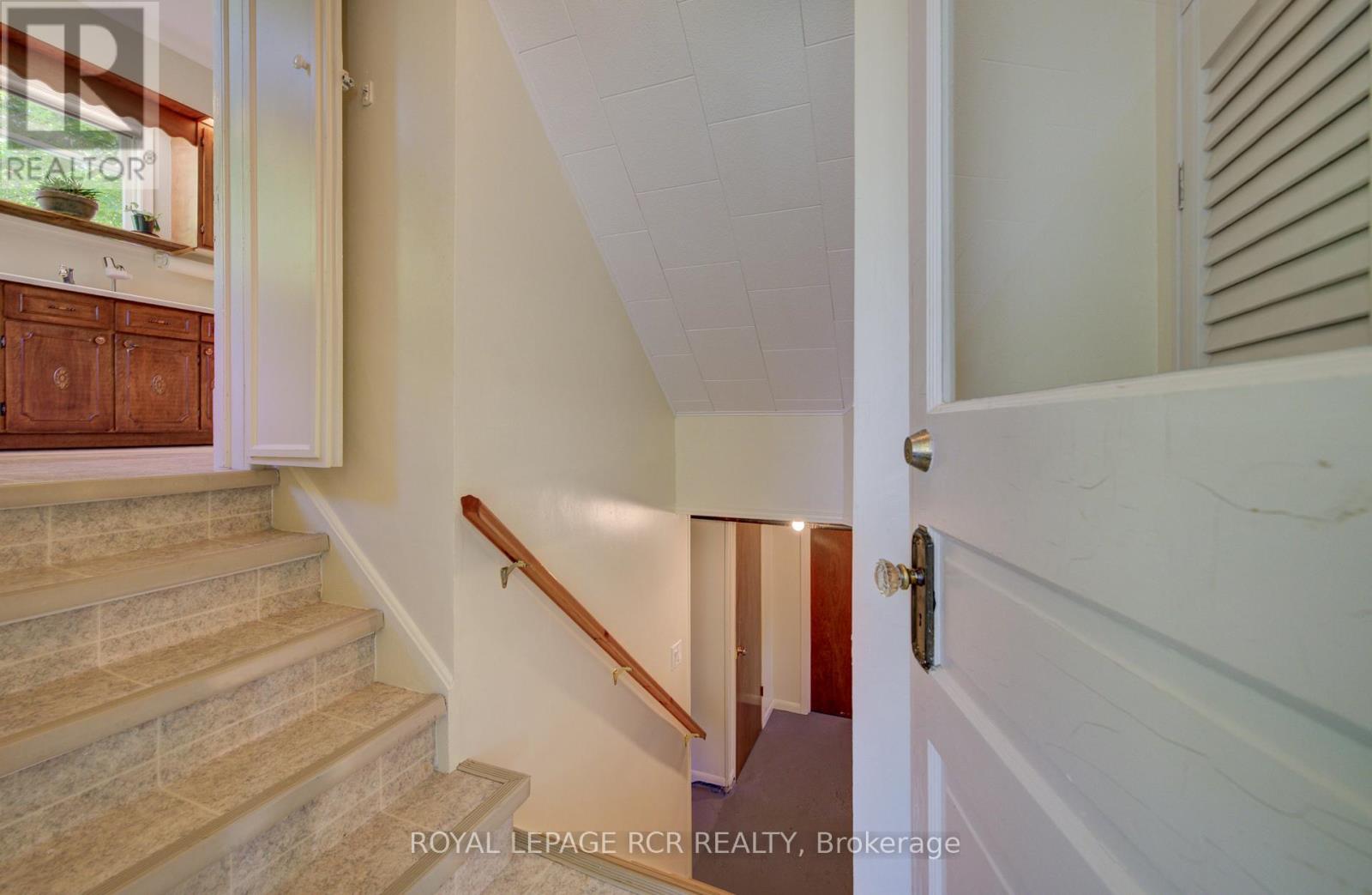 287 FERGUS STREET N - 37