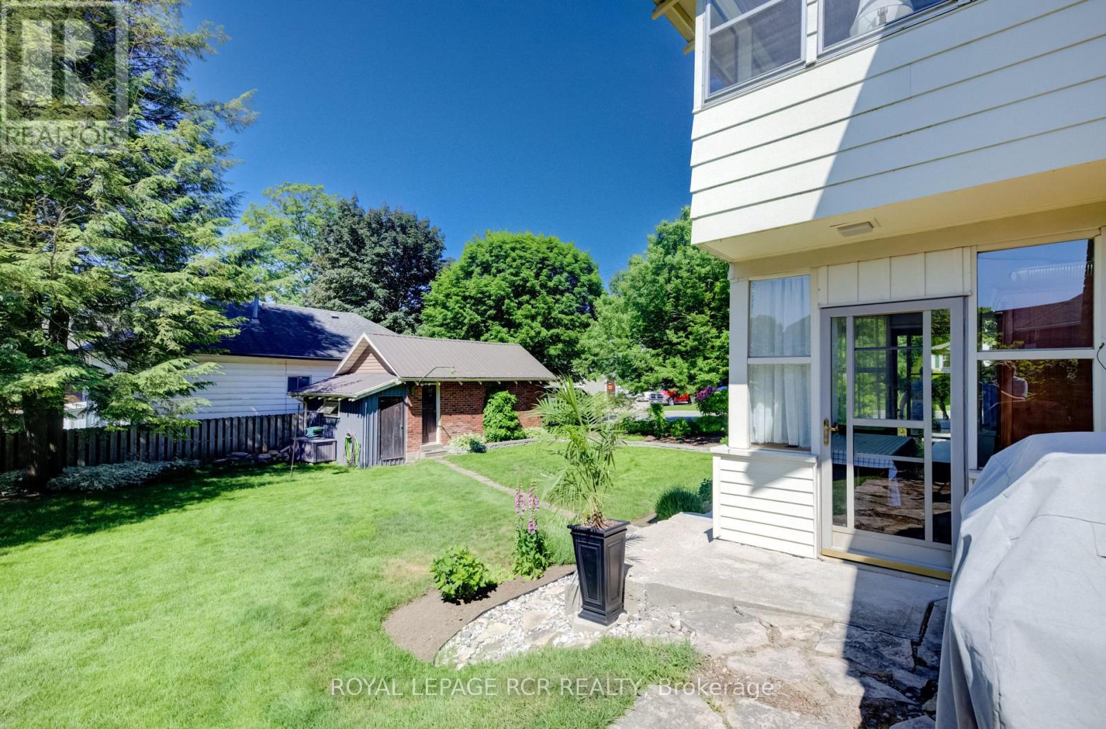 287 FERGUS STREET N - 47