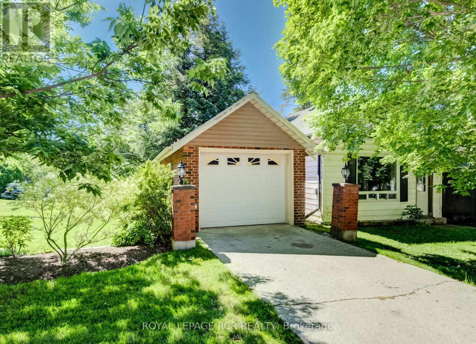 287 FERGUS STREET N - 45