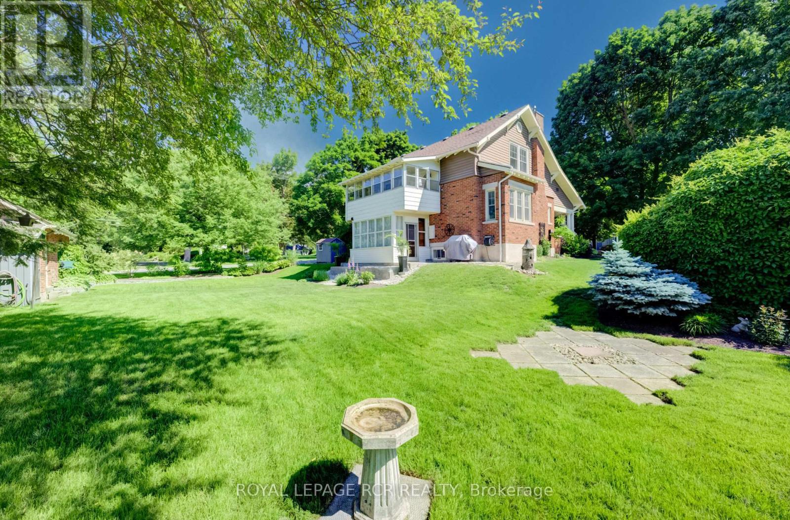 287 FERGUS STREET N - 42