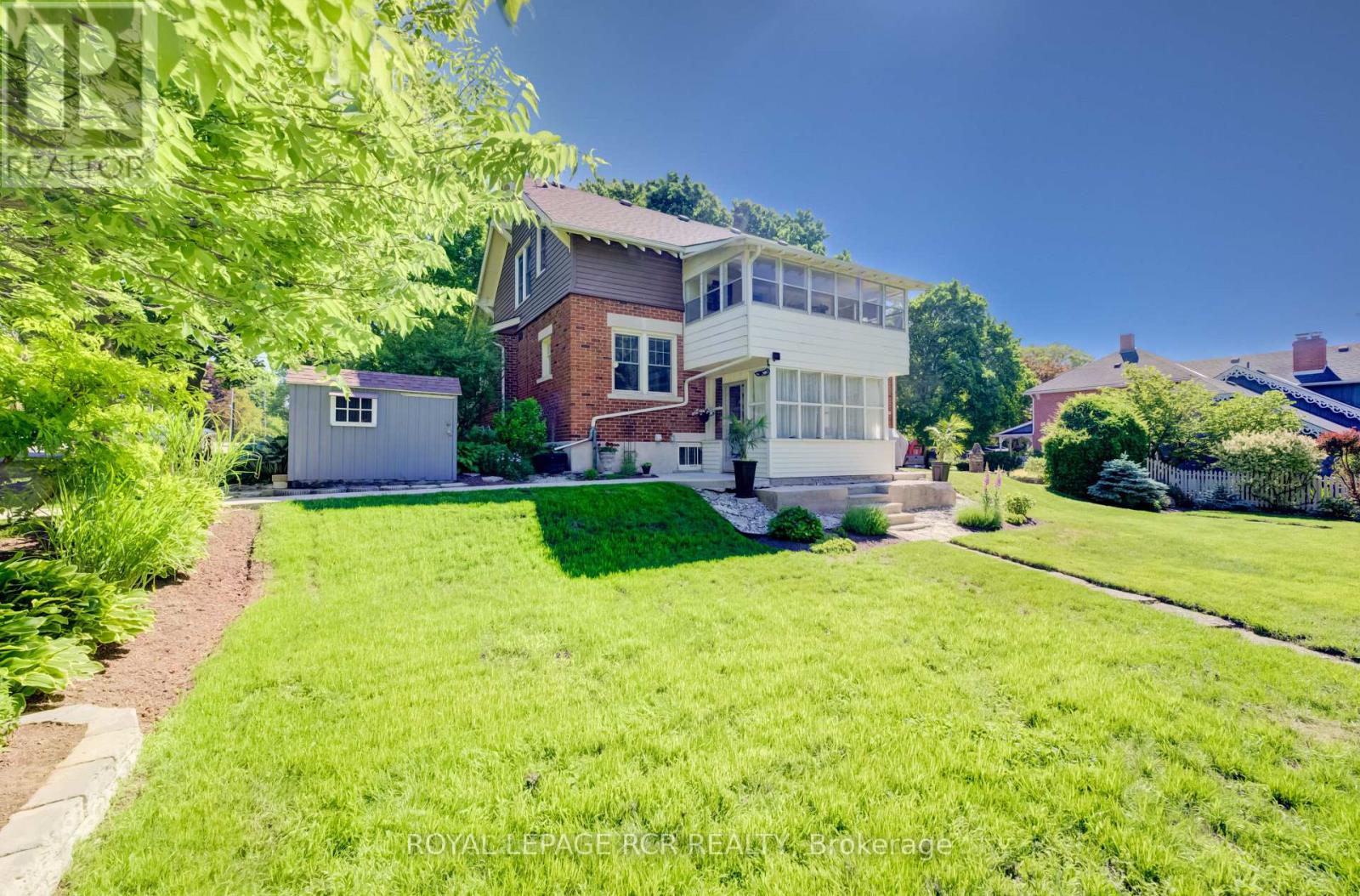 287 FERGUS STREET N - 44