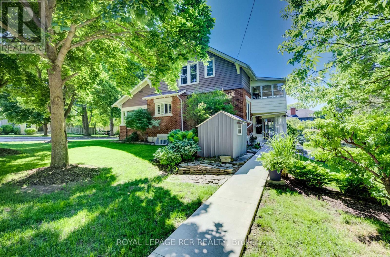 287 FERGUS STREET N - 48