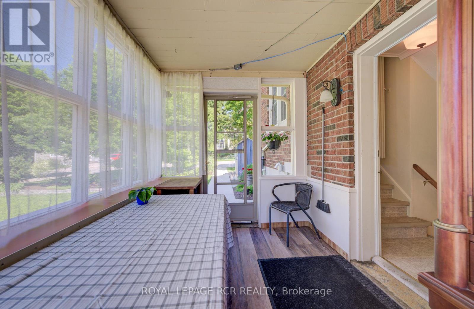 287 FERGUS STREET N - 38
