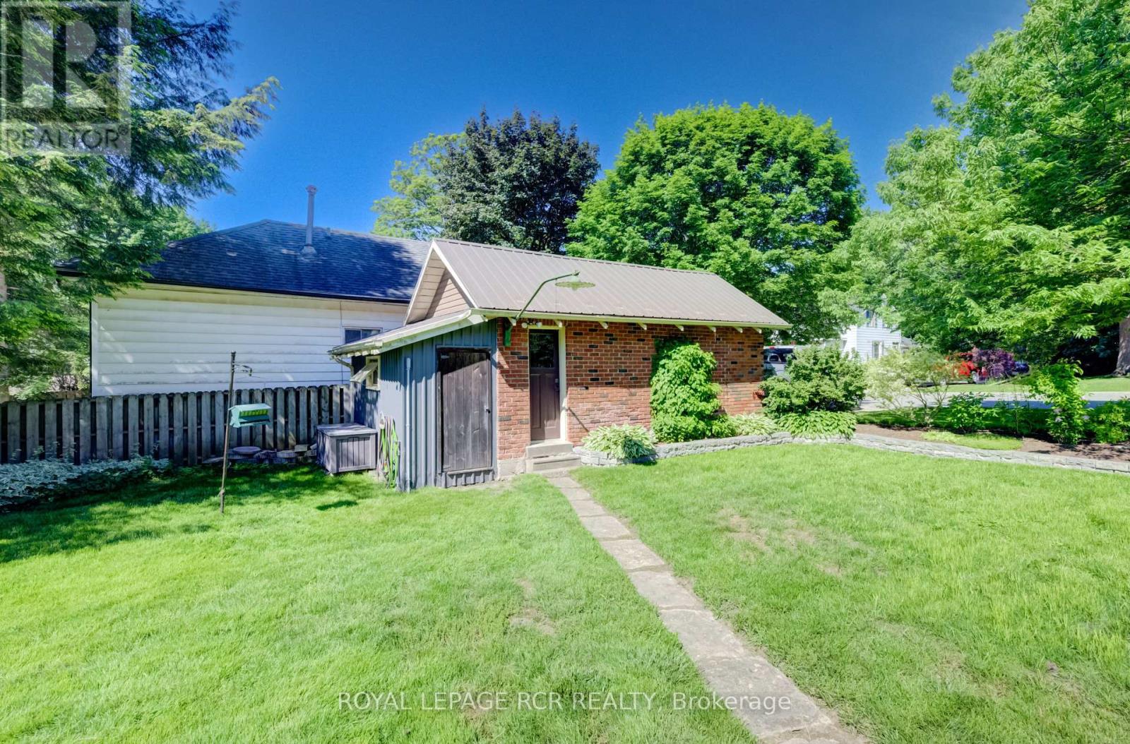 287 FERGUS STREET N - 46