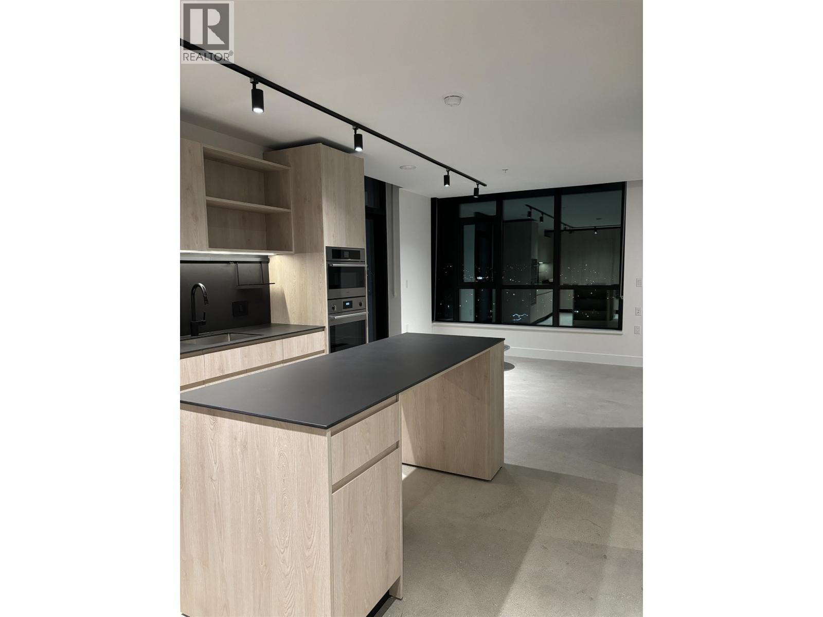 1302 3996 DUMFRIES STREET, Vancouver