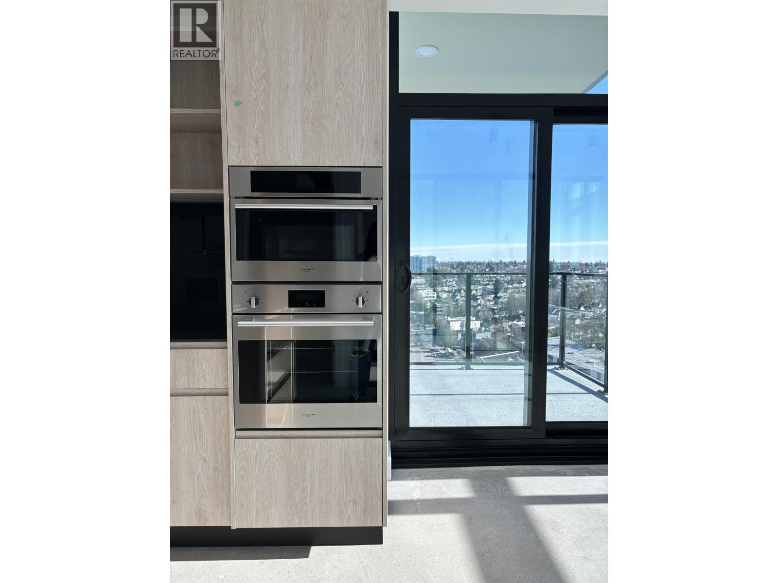 1302 3996 DUMFRIES STREET, Vancouver
