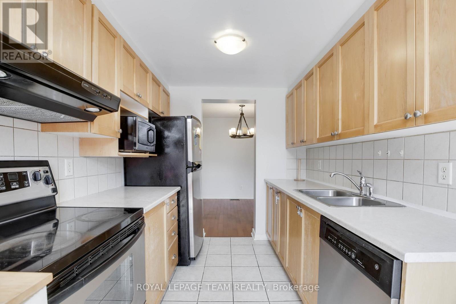 3 Bed, 3 Bath House for Rent in Ottawa – 33 SCAMPTON DRIVE, Ottawa – MLS# X13448606 - Image 16