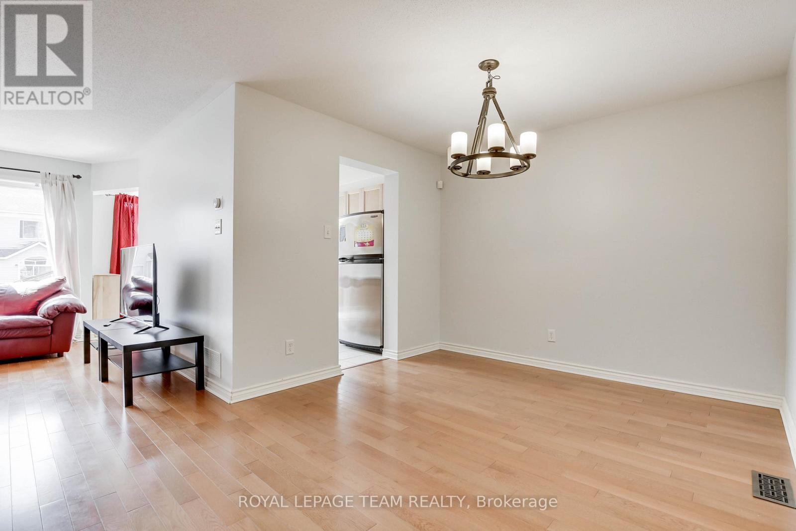 3 Bed, 3 Bath House for Rent in Ottawa – 33 SCAMPTON DRIVE, Ottawa – MLS# X13448606 - Image 17